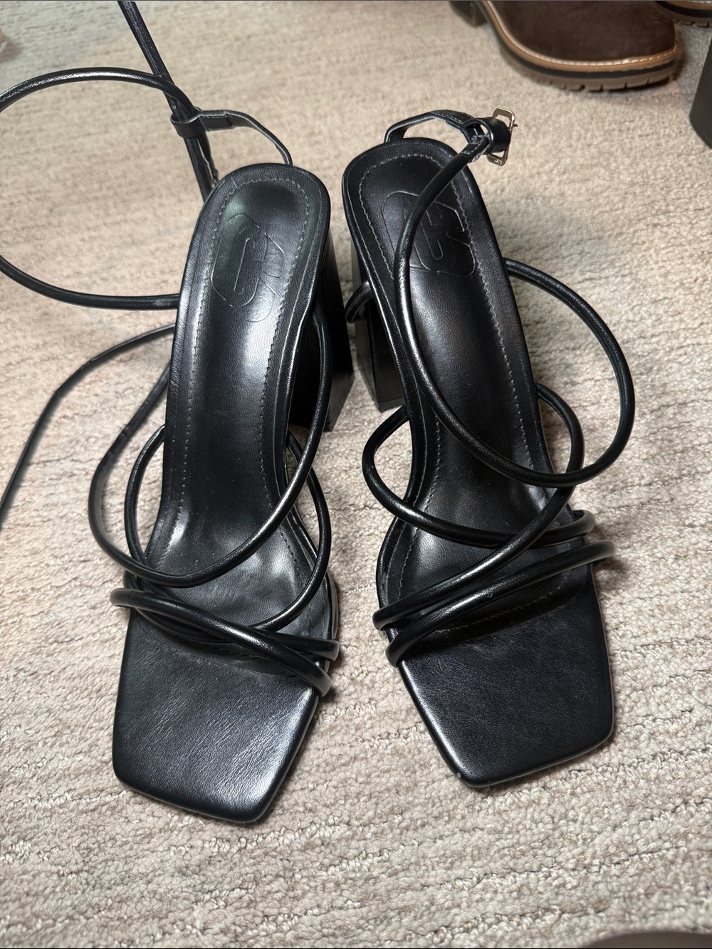 SHEIN Black Strappy Square-Toe Block Heel Sandals
